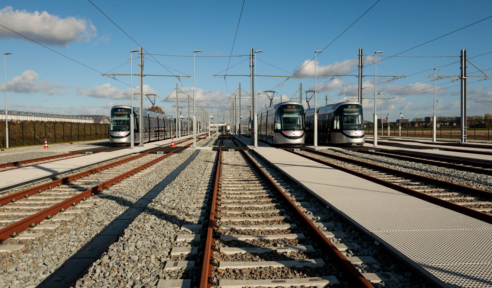 De lestrams staan opgesteld @opstelterrein De lestrams staan opgesteld @opstelterrein