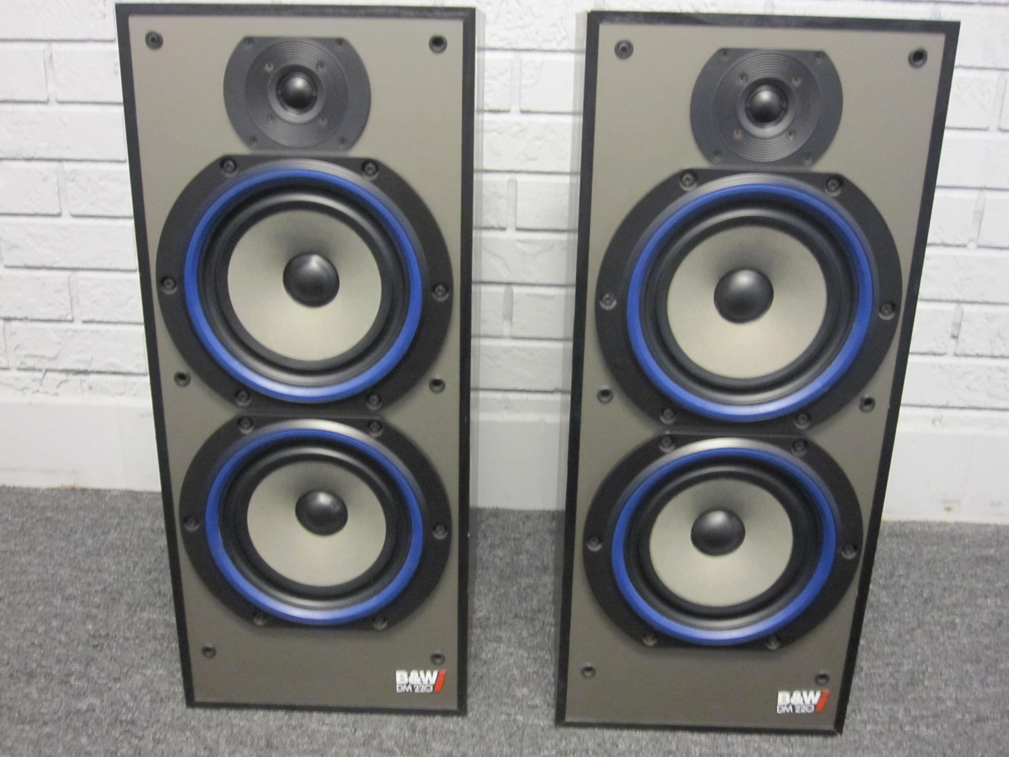 B&w 220i hot sale speakers