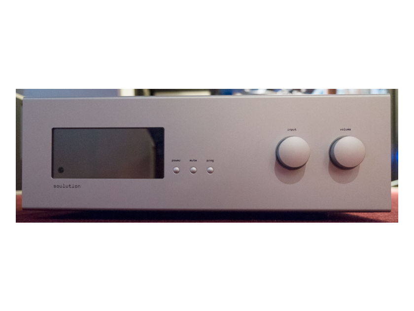 Soulution 720 Preamplifier with phono at HighPerformanceStereo.com