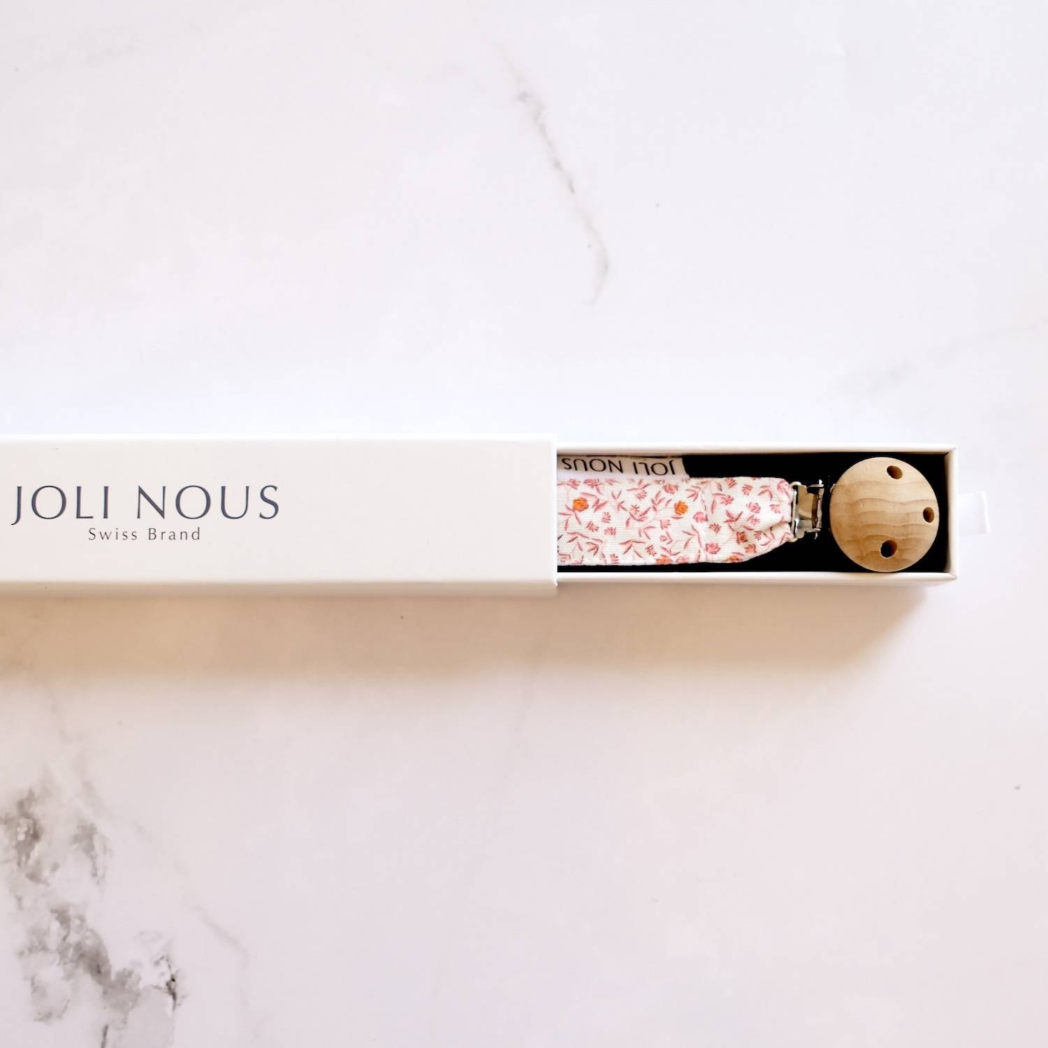 Attache-tétine pois bleus blanc personnalisables broderie élégant de la marque suisse 'Joli Nous', un accessoire premium pour bébé, alliant design raffiné et qualité exceptionnelle léopard