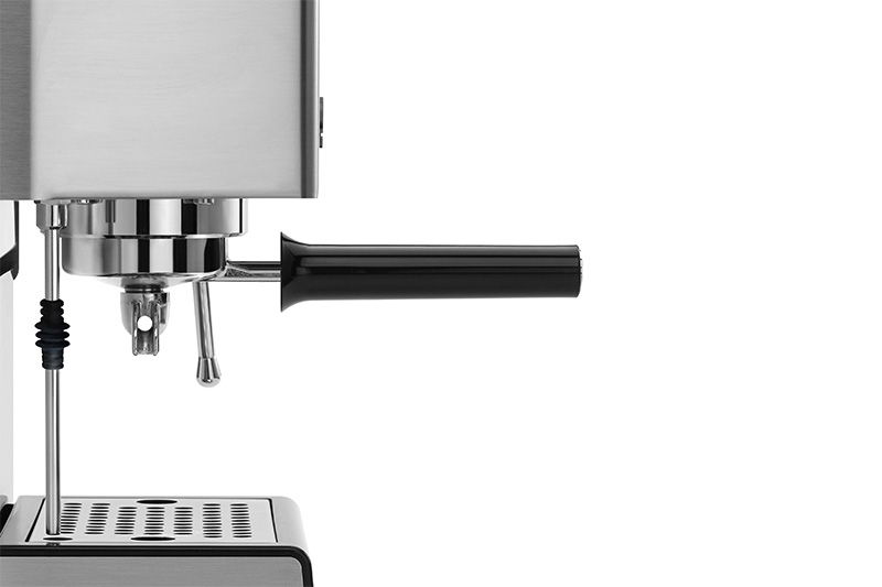 ３ウェイバルブバックフラッシュを利用し、コーヒーかすの余分な水分を除去します