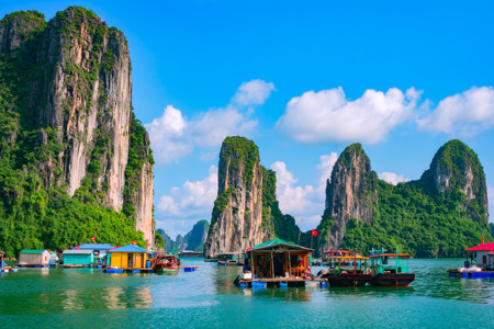 Floating fishing village and rock island in Halong Bay, Vietnam, Southeast Asia. UNESCO World Heritage Site. .jpg