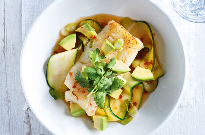 Morue poêlée au gingembre, courgette et avocat