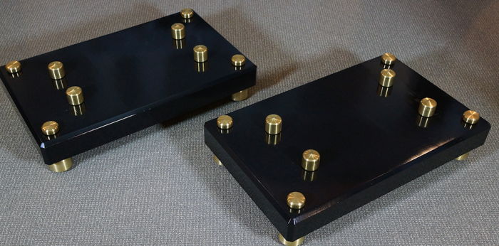 MAPLESHADE AUDIO CUSTOM MAPLE AMP STANDS  BRASS FOOTERS...