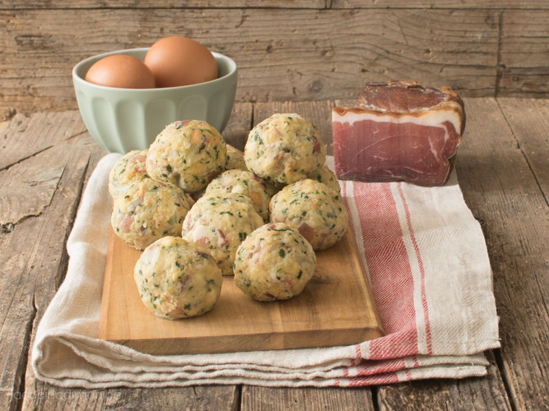 Cursos de cocina Mezzocorona: Tartar de carne salada, canederli, buñuelos de manzana.