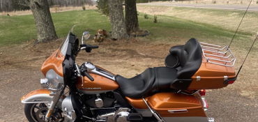 2014 HARLEY-DAVIDSON FLHTCU ELECTRA GLIDE ULTRA CLASSIC (TWO TONE) motorcycle for rent near Wrenshall, MN