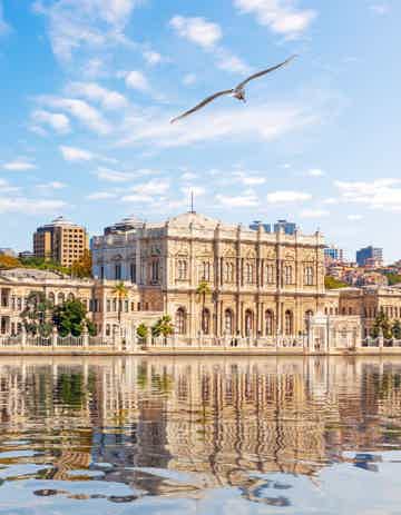 Pass by iconic landmarks