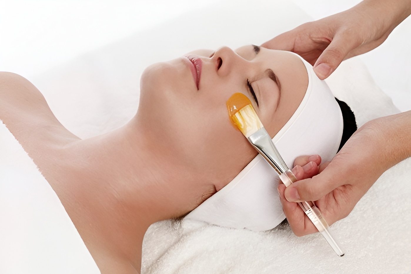 Lovely Skin and Beauty - Advanced Microdermabrasion Facial with Hydrating Jelly Mask - Image 4