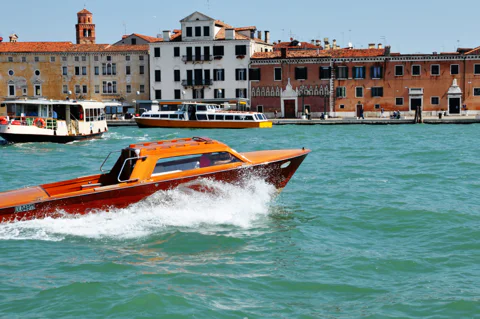 3-hour Private Boat & Walking Tour on the Island of Murano 