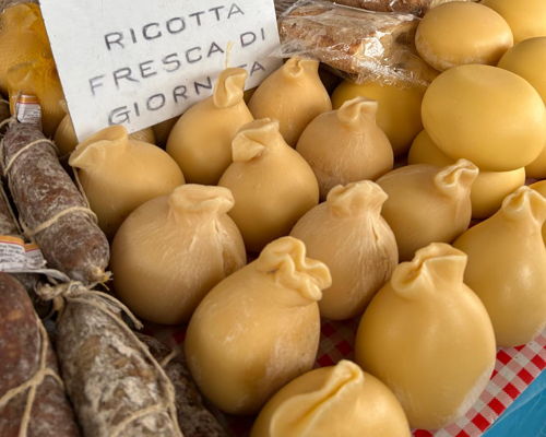 Food & Wine Tours Olbia: Market tour: the flavors of Sardinia