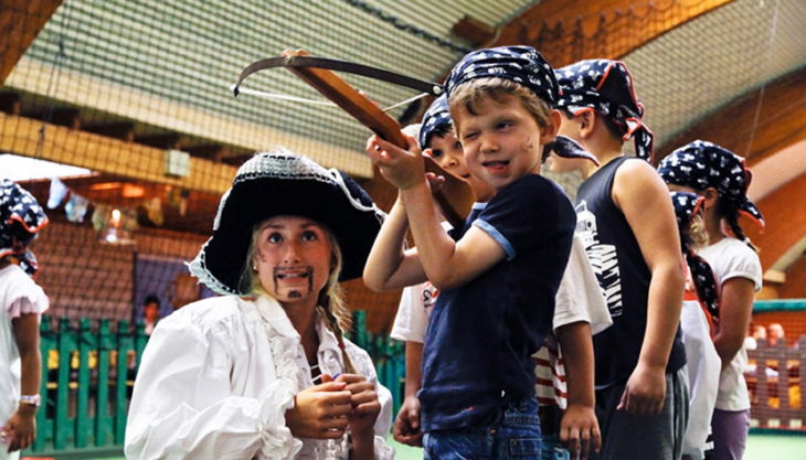 tummel dschungel kinder mit armbrust