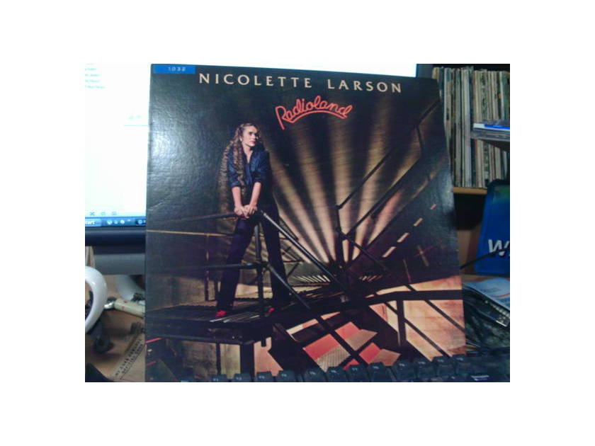 Nicolette larson - RADIoland