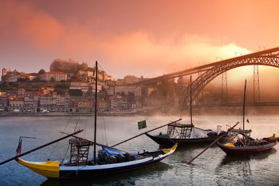 Порту — столица Портвейна, город мостов, наглых чаек и туманов!