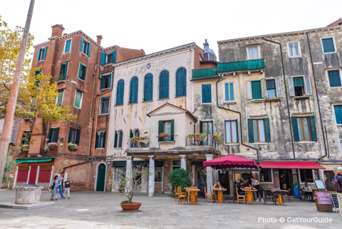 Jewish Ghetto Walking Tour and Synagogue Tour
