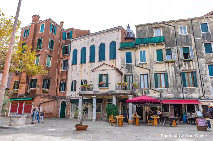 Jewish Ghetto Walking Tour and Synagogue Tour