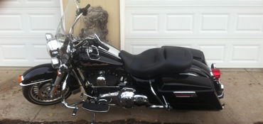 2009 HARLEY-DAVIDSON FLHR ROAD KING (TWO-TONE) motorcycle for rent near Arvada, CO