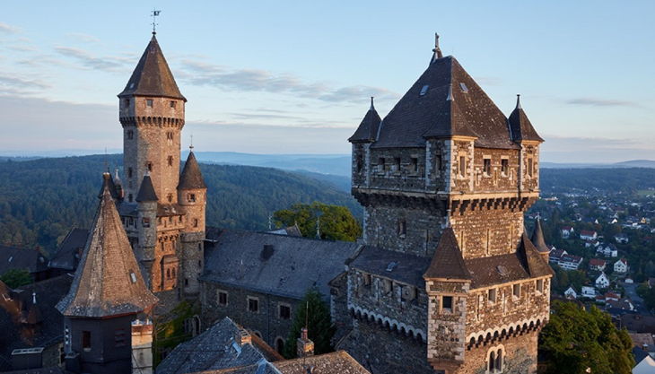 schloss braunfels drohnenaufnahme