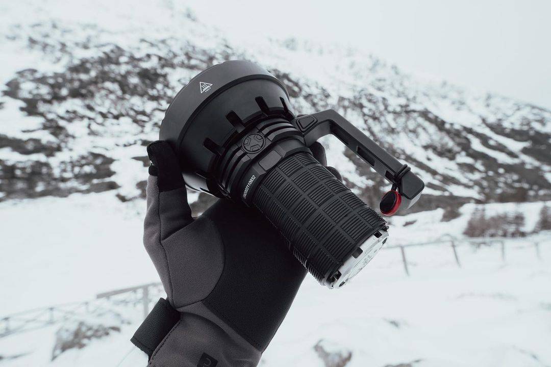 imalent sr16 flashlight in the mountains