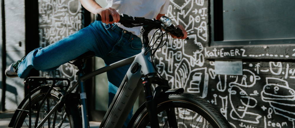 Rider unlocking battery of Aventon Pace 500 e-Bike