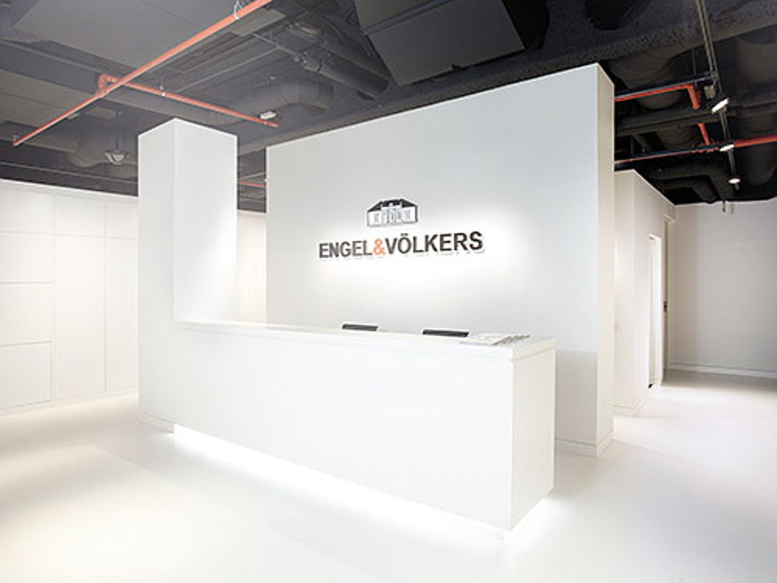  Milan
- Engel Voelkers Franchise partners are given leeway to design a real estate shop