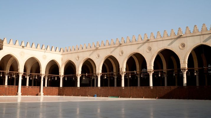 Over time, Amr ibn Al-A'as Mosque has undergone significant architectural changes, blending traditional Islamic architecture with influences from various historical periods in Egypt