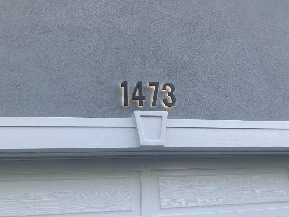 Illuminated address numbers