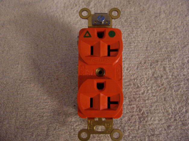 Hubbell 8300IG Duplex Outlet Isolated Ground