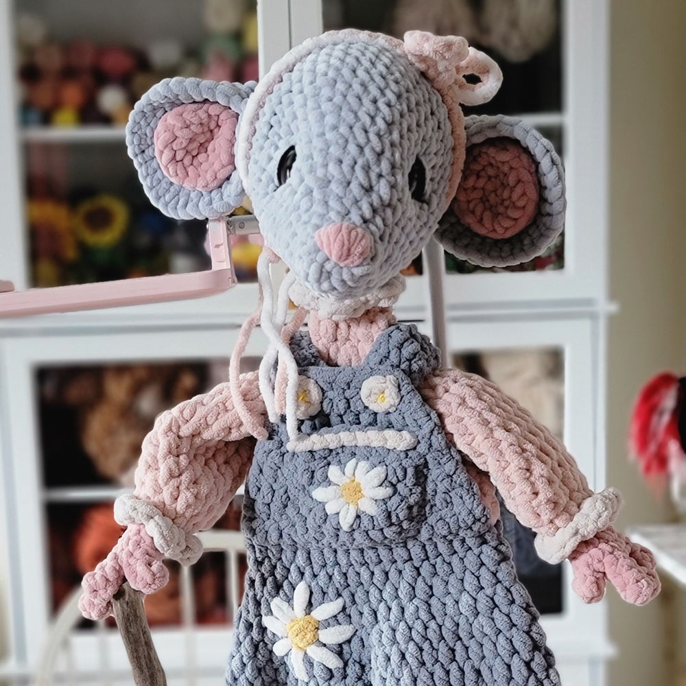 Lil Miss Maisie Mouse crochet pattern