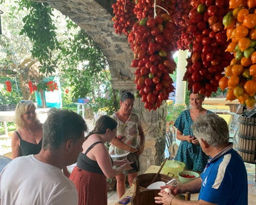 Corsi di cucina Agerola: Prepara la mozzarella e gli gnocchi degustando vino organico
