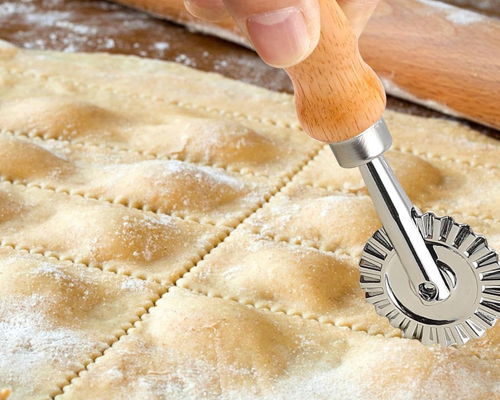 Cooking classes Martina Franca: Prosecco, pugliese aperitivo & ravioli: elegance in a flash