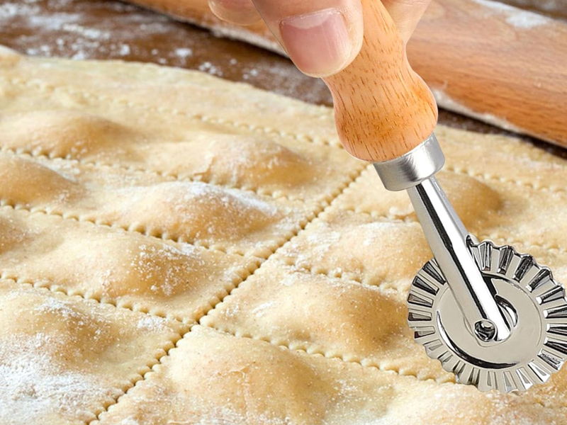 Cooking classes Martina Franca: Prosecco, pugliese aperitivo & ravioli: elegance in a flash