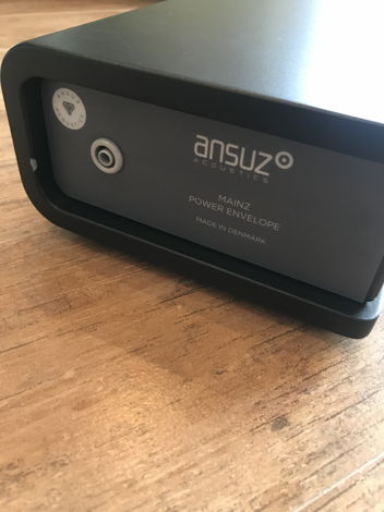 Ansuz Acoustics Mainz D8 Power distribution bar.