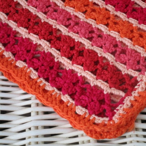 "Simply in red” baby deken