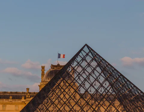 Reserved Entry Louvre Tickets - English or Spanish Mini Group Tour