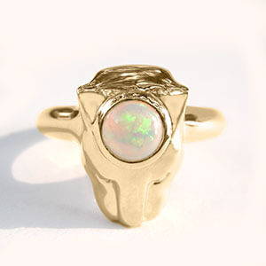 Bague panthère en or 14k et cabochon opale.