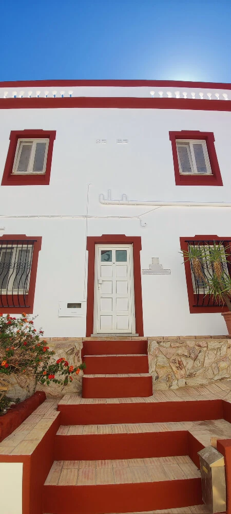 Reparação e pintura de casa em Pêra