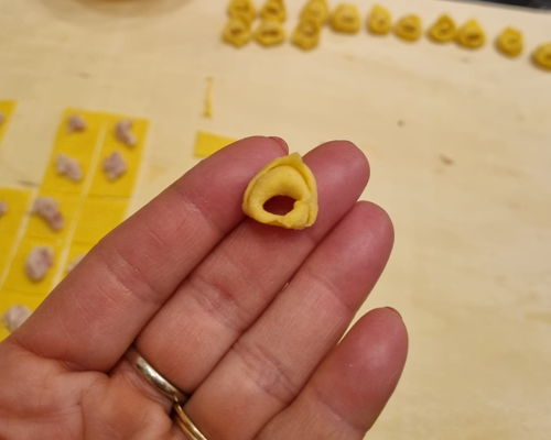 Corsi di cucina Modena: A lezione di Tortellini con la Cesarina Maria Luisa