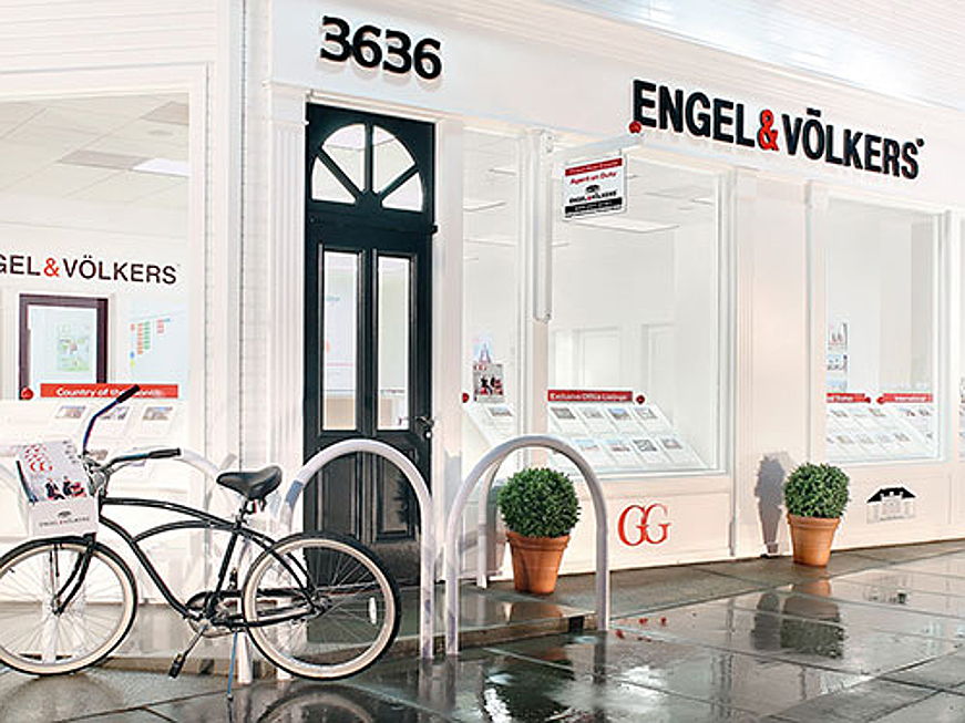  Hamburg
- Establish your Engel & Völkers real estate shop based on this model in one of our free license areas