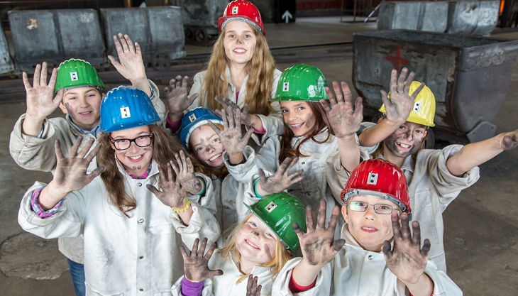 stiftung zollverein kinder winken verdreckt