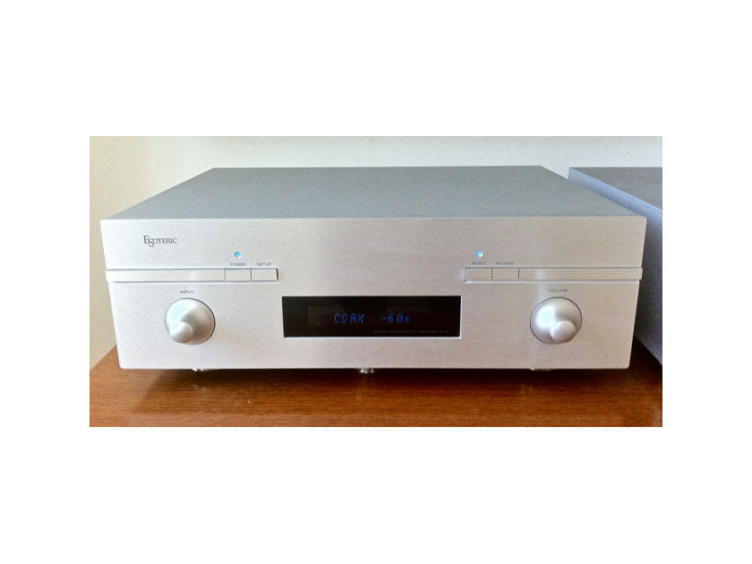 Esoteric A1-10 integrated amplifier with built in DAC, Phono stage and Word clock - 230 volts (Europe)