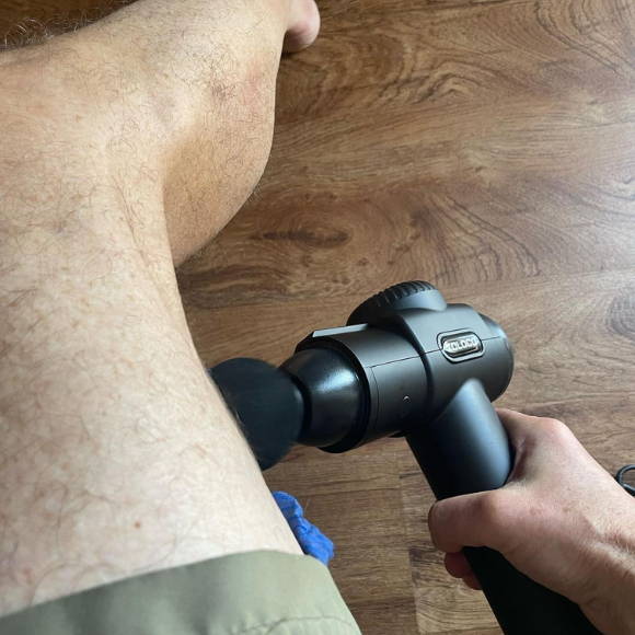 customer shows toloco massage gun