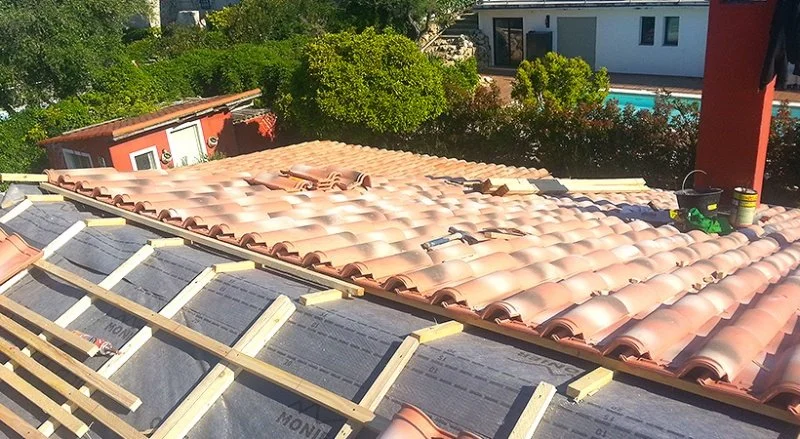 Rénovation de la couverture en tuiles romanes d’une villa à Mougins — photo 15 sur 24 — CEG TOITURE