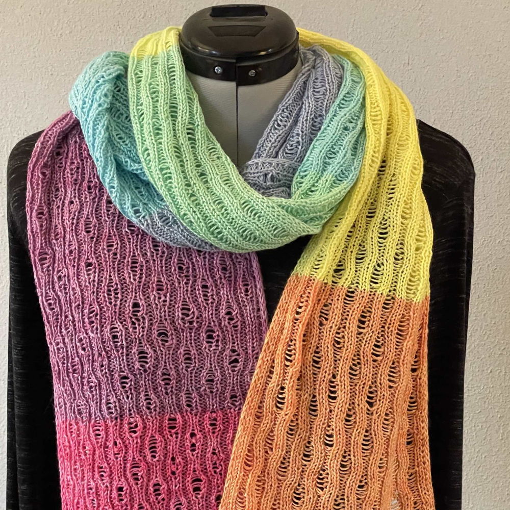 Knitted scarf Yvonne with dropped stitches and i-cord edge.