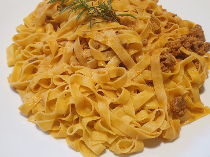 Cursos de cocina Livorno: Aprende a hacer pasta y degusta tres vinos.