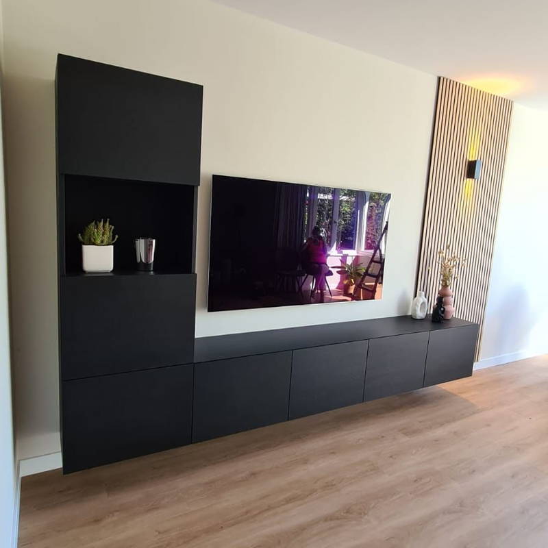TV-meubel met hoge zijkast op maat, klantproject Houtenmeubelshop