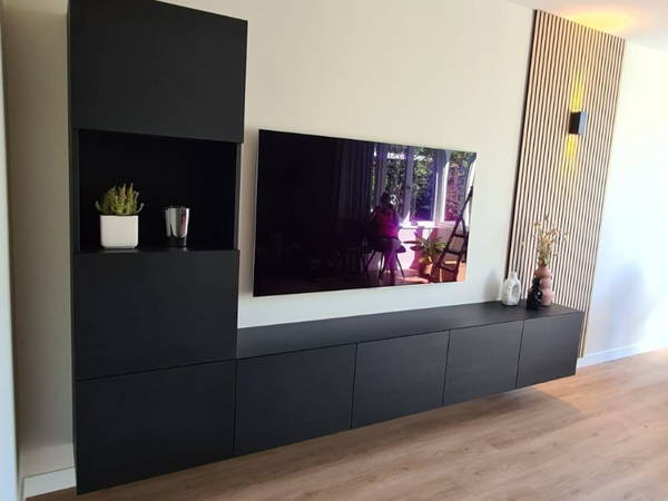 TV-meubel met hoge zijkast op maat, klantproject Houtenmeubelshop
