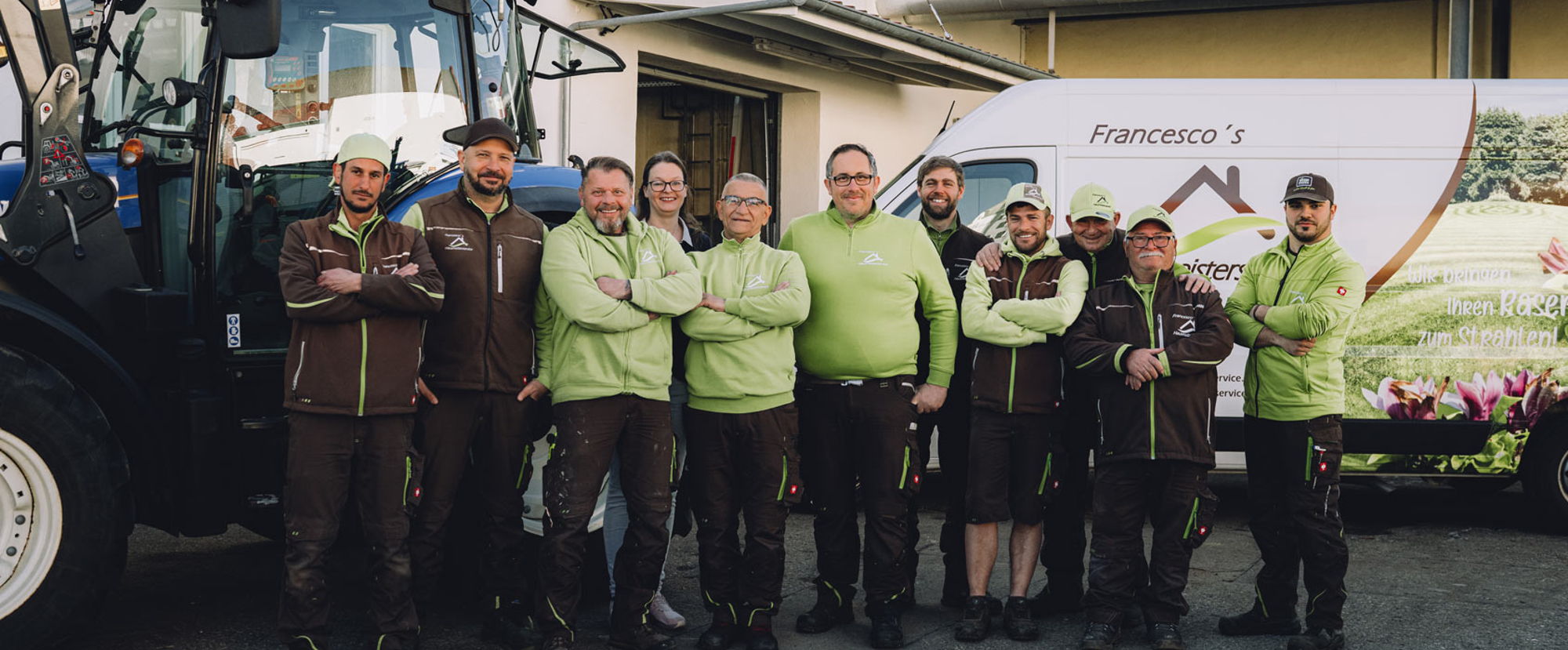 Team von Francesco's Hausmeisterservice mit Mitarbeitenden aus verschiedenen Handwerksbereichen