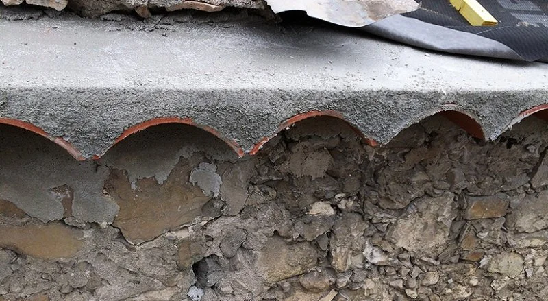 Rénovation de la couverture en tuiles romanes à Menton — photo 14 sur 34 — CEG TOITURE