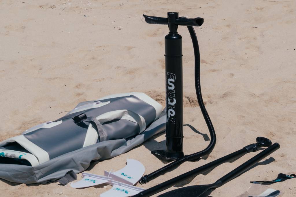 Inflatable paddle board pump and fins are easy to install