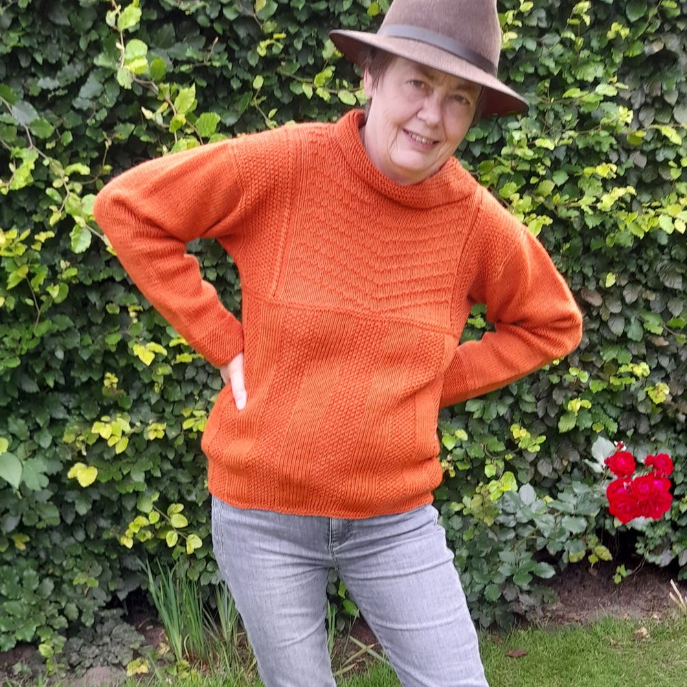 ASTRIDE, a guernsey in a textured pattern for ladies